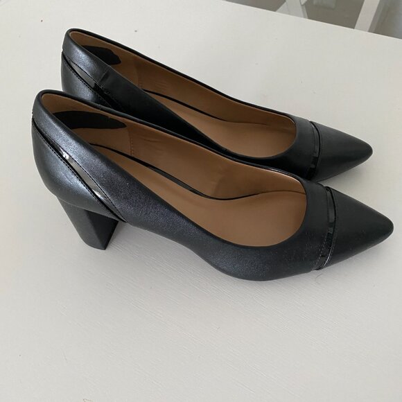 Crown & Ivy Black Block Heel Pumps - Picture 2 of 5